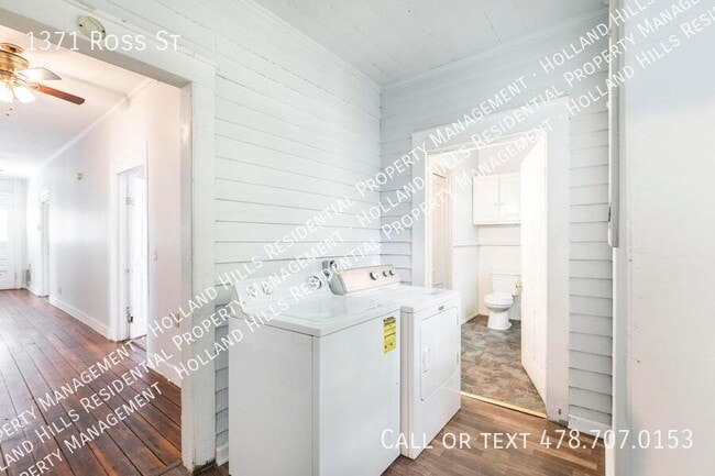 Building Photo - 1371 Ross St