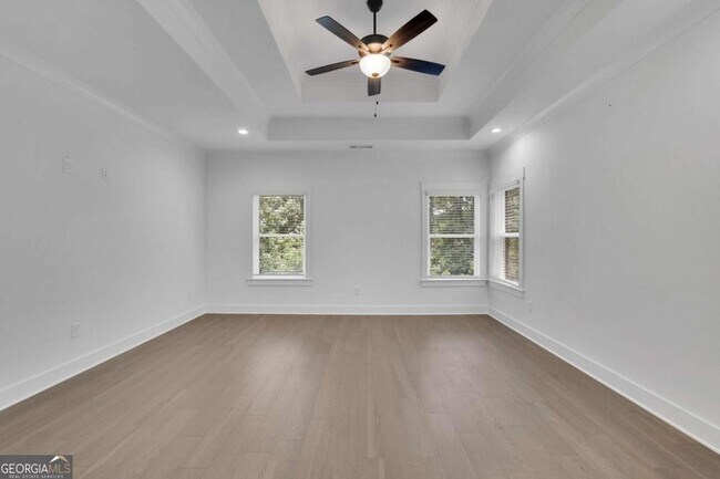 Building Photo - 6181 Shoreland Cir