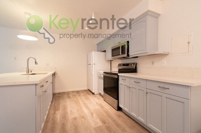 Building Photo - Walking distance to Fashion Vally Mall |2 minute drive to both North and South 163, as well as I-8