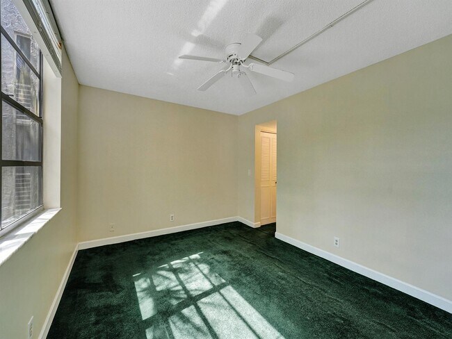 Building Photo - 9420 Poinciana Plz