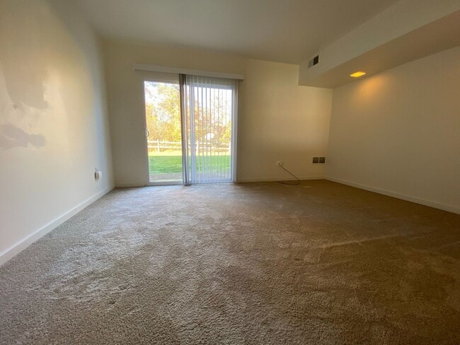 Building Photo - Wonderful 2 Bedroom Townhouse in Zelienopl...