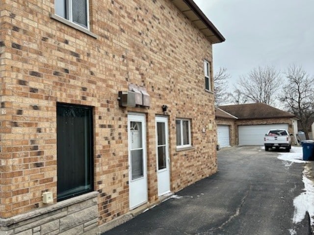 Building Photo - 915 E Oakton St