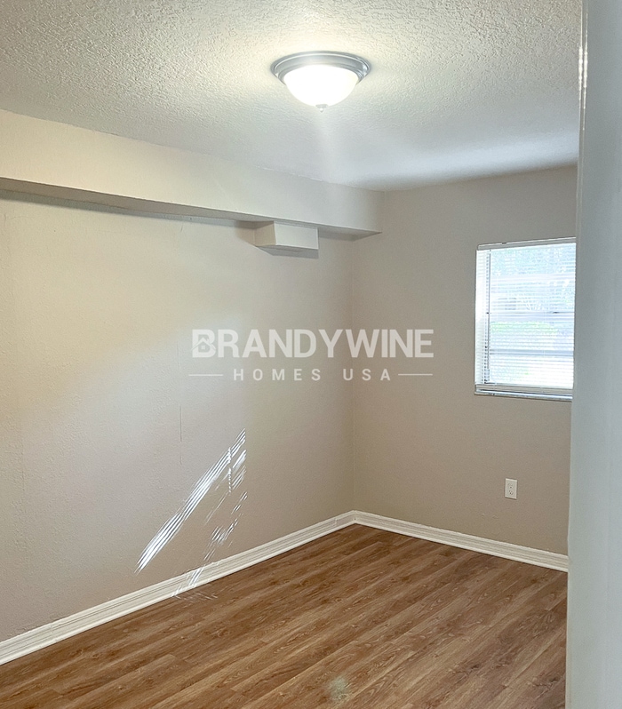 Building Photo - 5711 N 43rd St