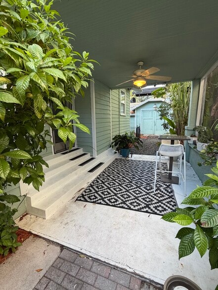 Building Photo - 27 NE 49th St