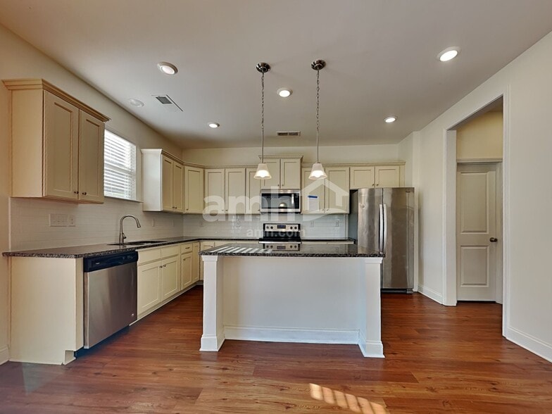 Building Photo - 6835 Thistle Down Dr