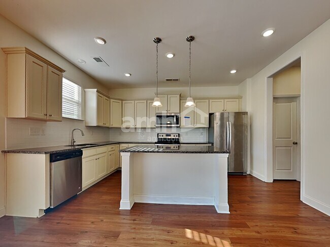 Building Photo - 6835 Thistle Down Dr