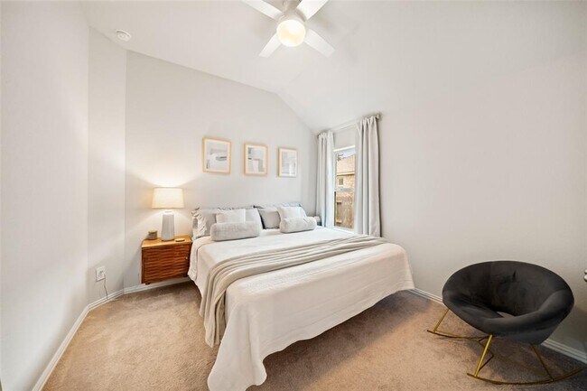 Building Photo - 531 Carina Gaze Dr