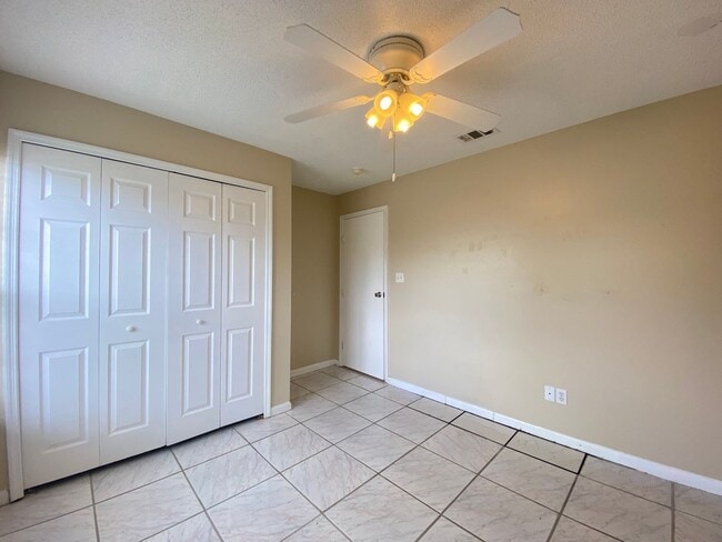 Building Photo - TWO BEDROOM W/ BONUS ROOM - Move In Ready