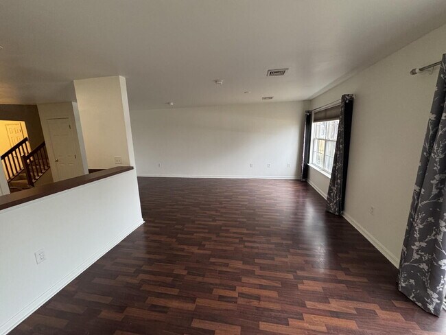 Building Photo - 112 Hawk Ct