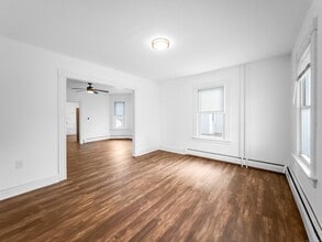 Building Photo - 634 High St