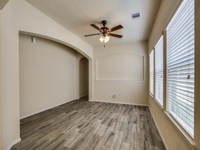 Building Photo - 4067 Mossy Pl Ln