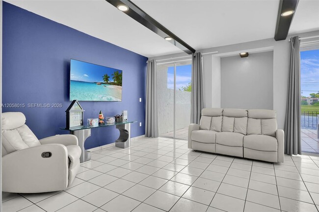 Building Photo - 9177 Fontainebleau Blvd