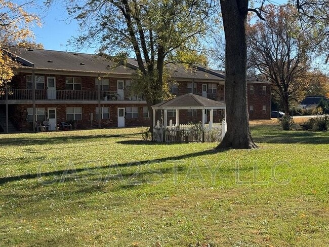 Building Photo - 2170 St Johns Pl