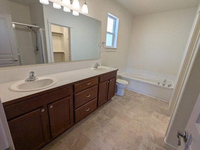 Building Photo - 3667 SW Pumice Stone Ave