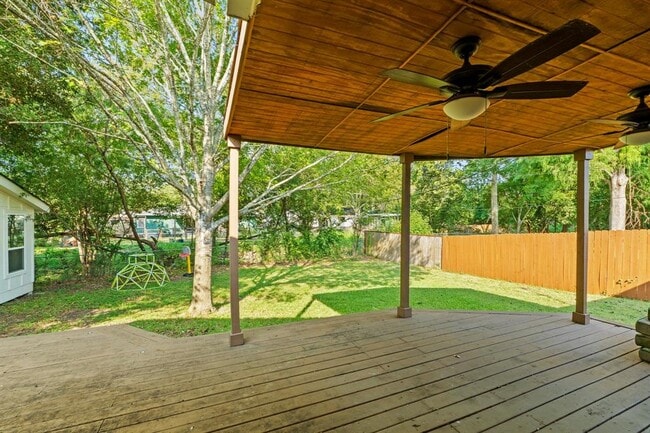 Building Photo - 5512 Delwood Dr