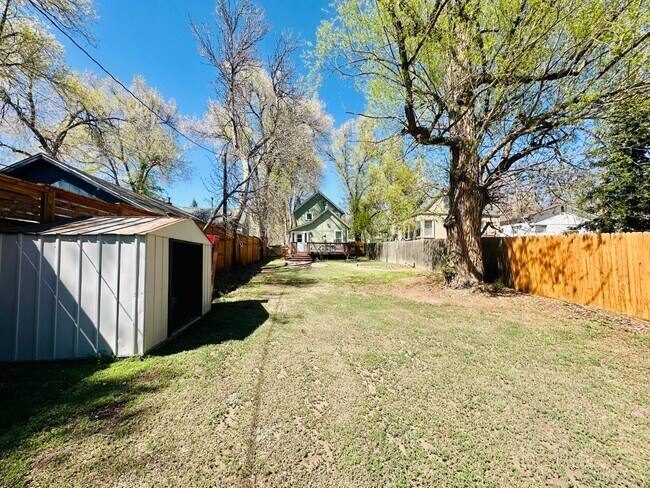 Building Photo - Charming 3 bedroom Victorian home!
