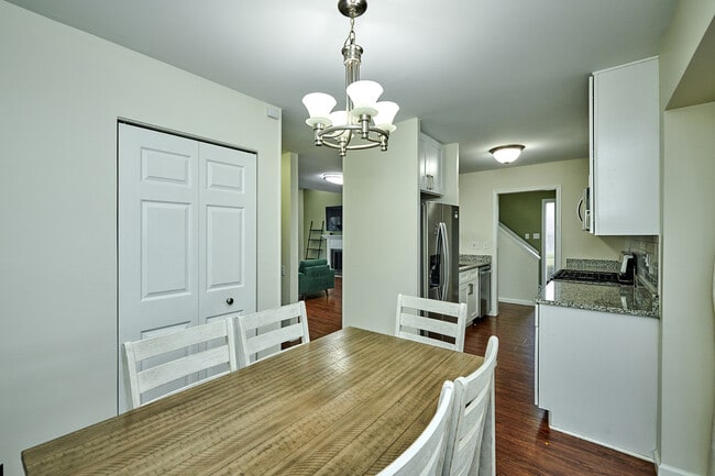 Building Photo - 1066 Florimond Dr