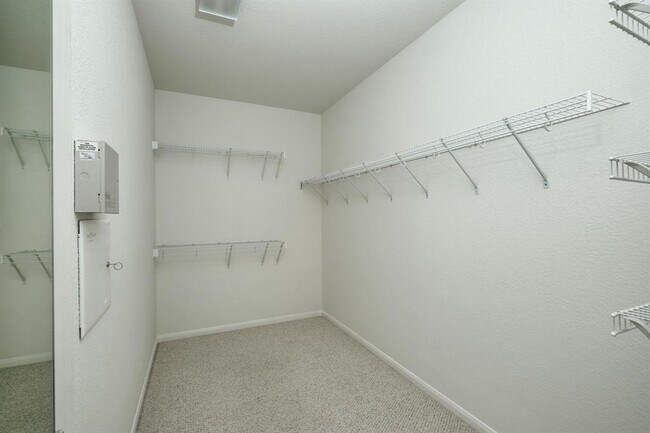 Building Photo - 811 Bedford Ct