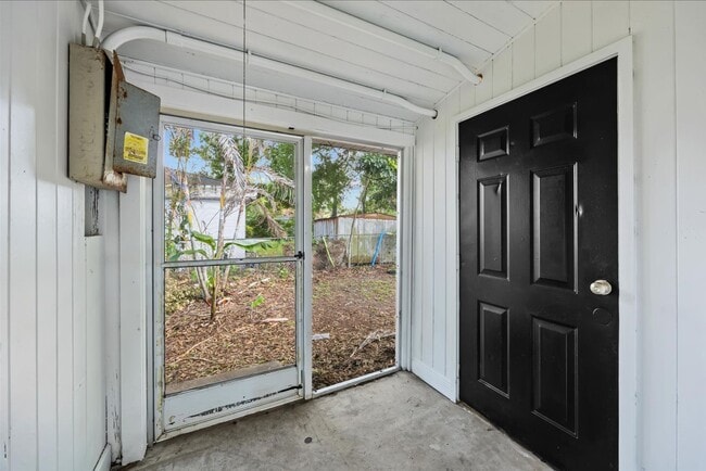 Building Photo - 2 Bedroom 1 Bath Duplex