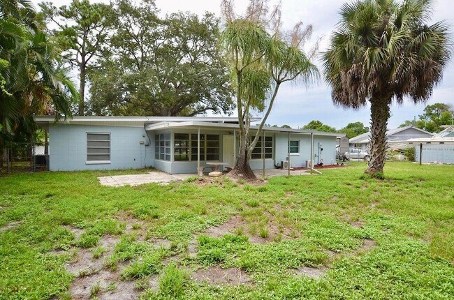 Building Photo - 505 Coconut Ave E
