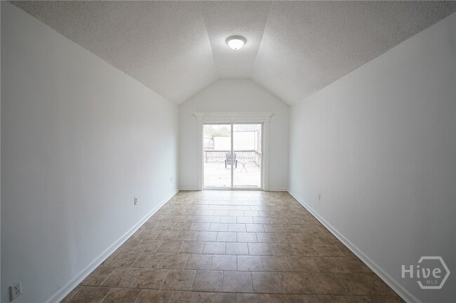 Building Photo - 108 Steven St