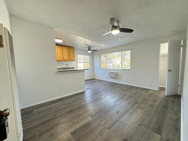 Interior Photo - 6944-6954 Coldwater Canyon Ave