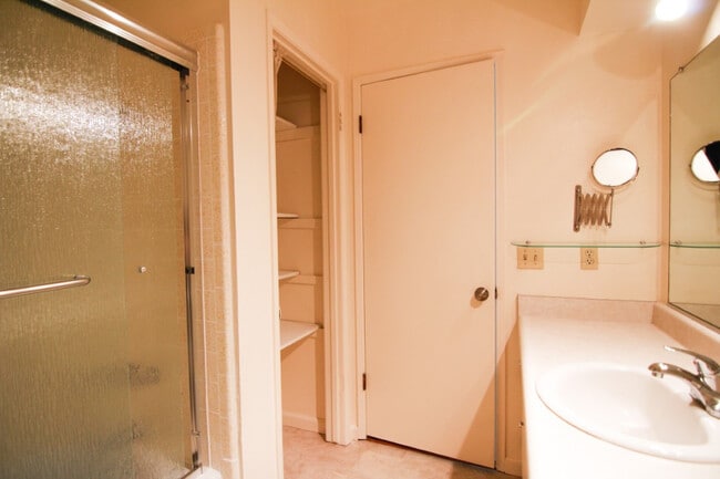 Building Photo - MOVE IN SPECIAL $300 OFF FIRST MONTHS RENT