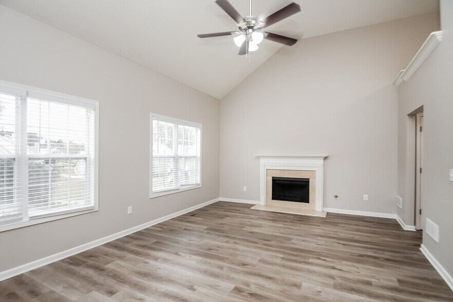 Building Photo - 5727 Newnan Cir