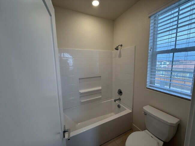 Building Photo - Beautiful 4 Bedroom, 3 Bath Home with Solar in Highly Desired Tracy Hills Community