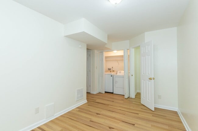 Building Photo - 3 Bed/2 Full,2 Half Bath Townhome in Martinsburg, WV