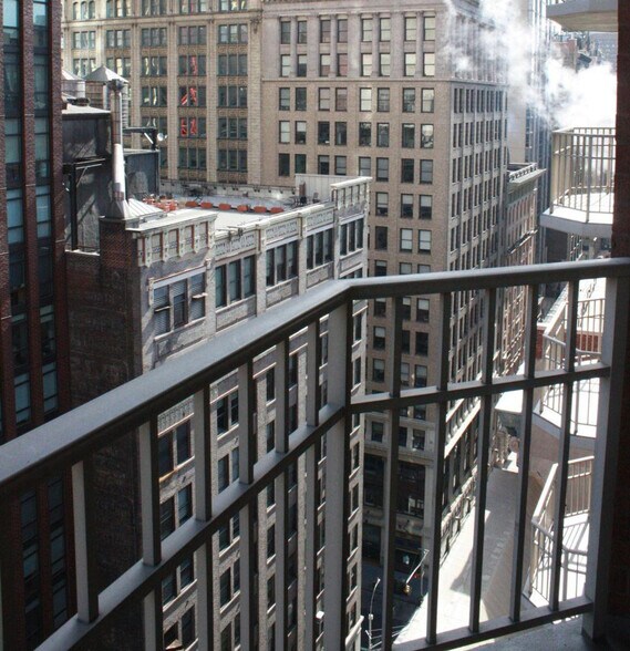 Building Photo - 222 E 39th St