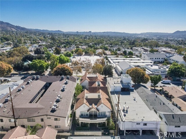 Building Photo - 719 E Providencia Ave