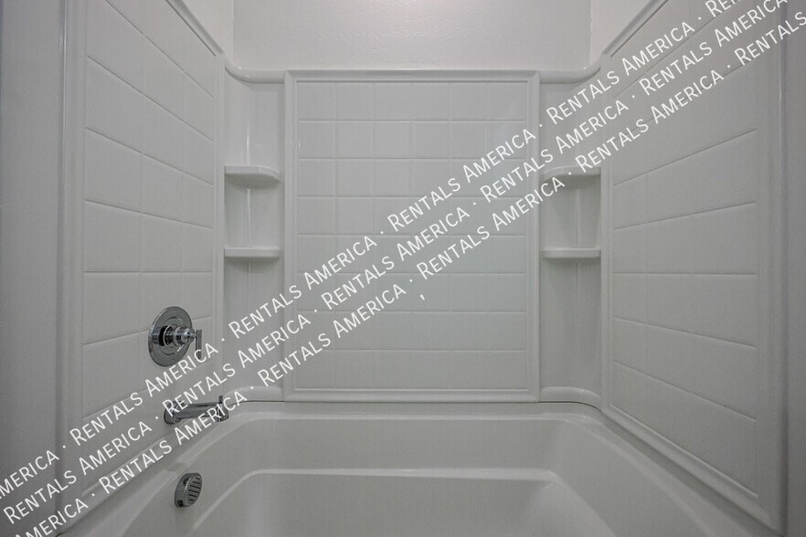 Building Photo - 9718 E Tahoe Ave