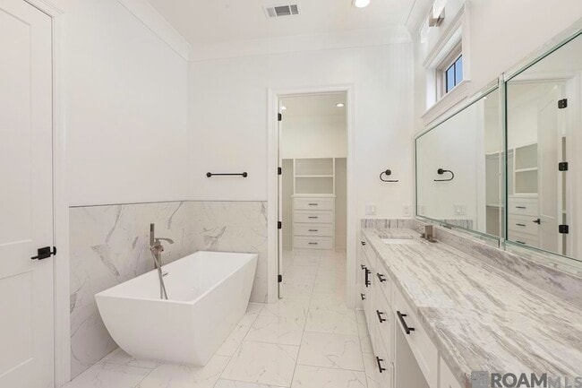 Building Photo - 18171 Vis-A-Vis Ave