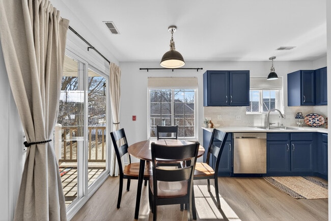 Building Photo - 129 S Curtis St