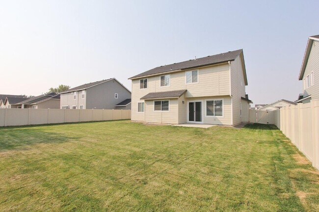 Building Photo - Immaculate & Spacious Home in West Meridian