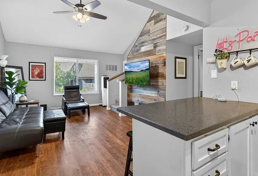 Building Photo - 1200 S Riordan Ranch St