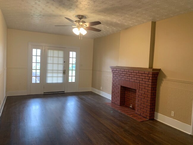 Building Photo - 131 E Broadway Ave
