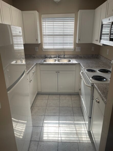 Building Photo - 426 Apple Dr