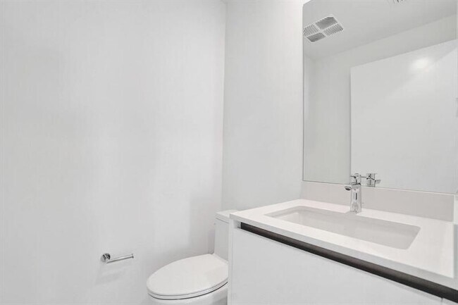 Building Photo - 900 N Ocean Blvd