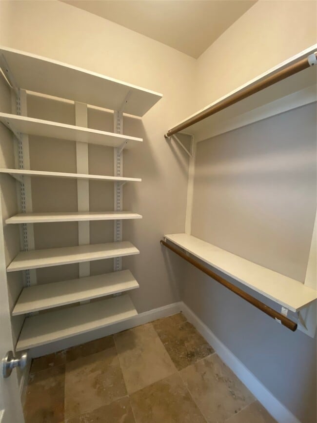 Building Photo - 307 Covecrest Dr