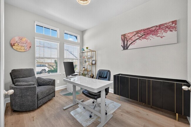 Building Photo - 12991 Vinson Dr
