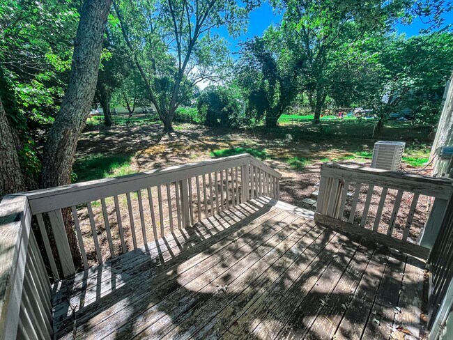 Building Photo - Charming bungalow 2 Bedrooms, 1 Bathroom in Winston Salem