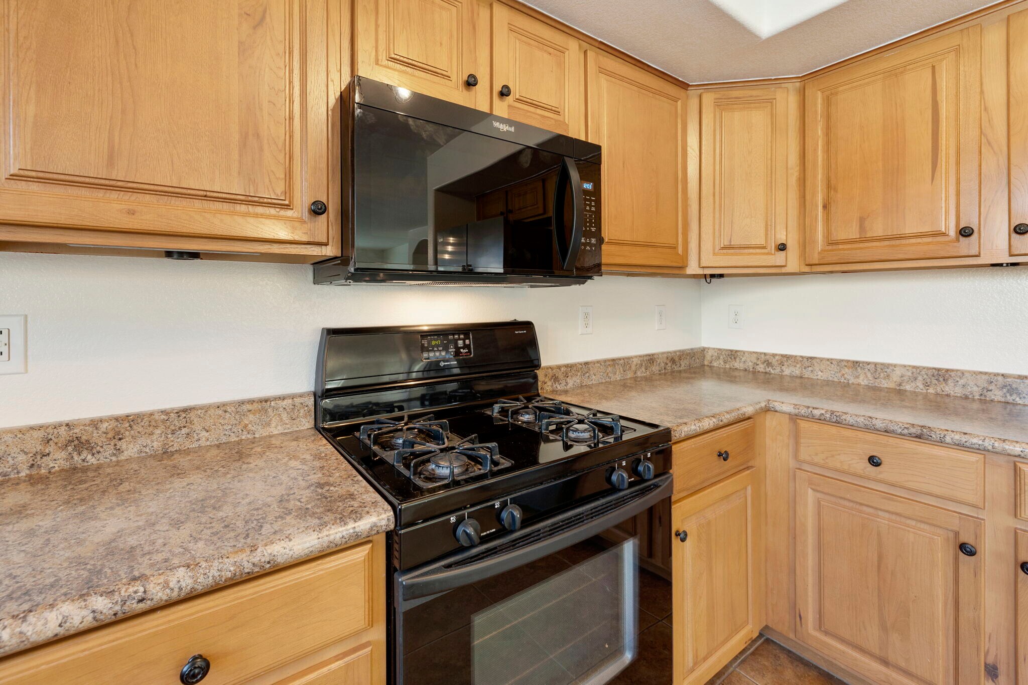 New Microwave & gas cooking - 2404 W Silver Sage Ln