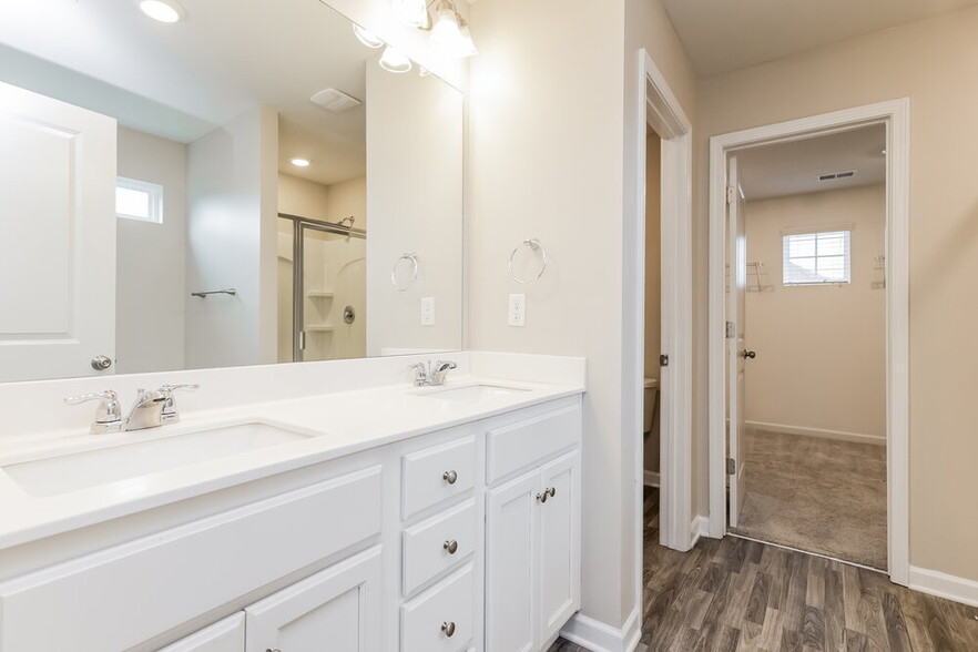Building Photo - 319 Hamilton Pointe Dr
