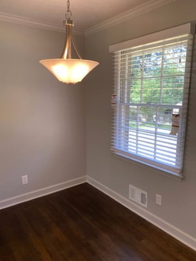 Building Photo - Lovely, Brick Ranch near Historic Duluth!