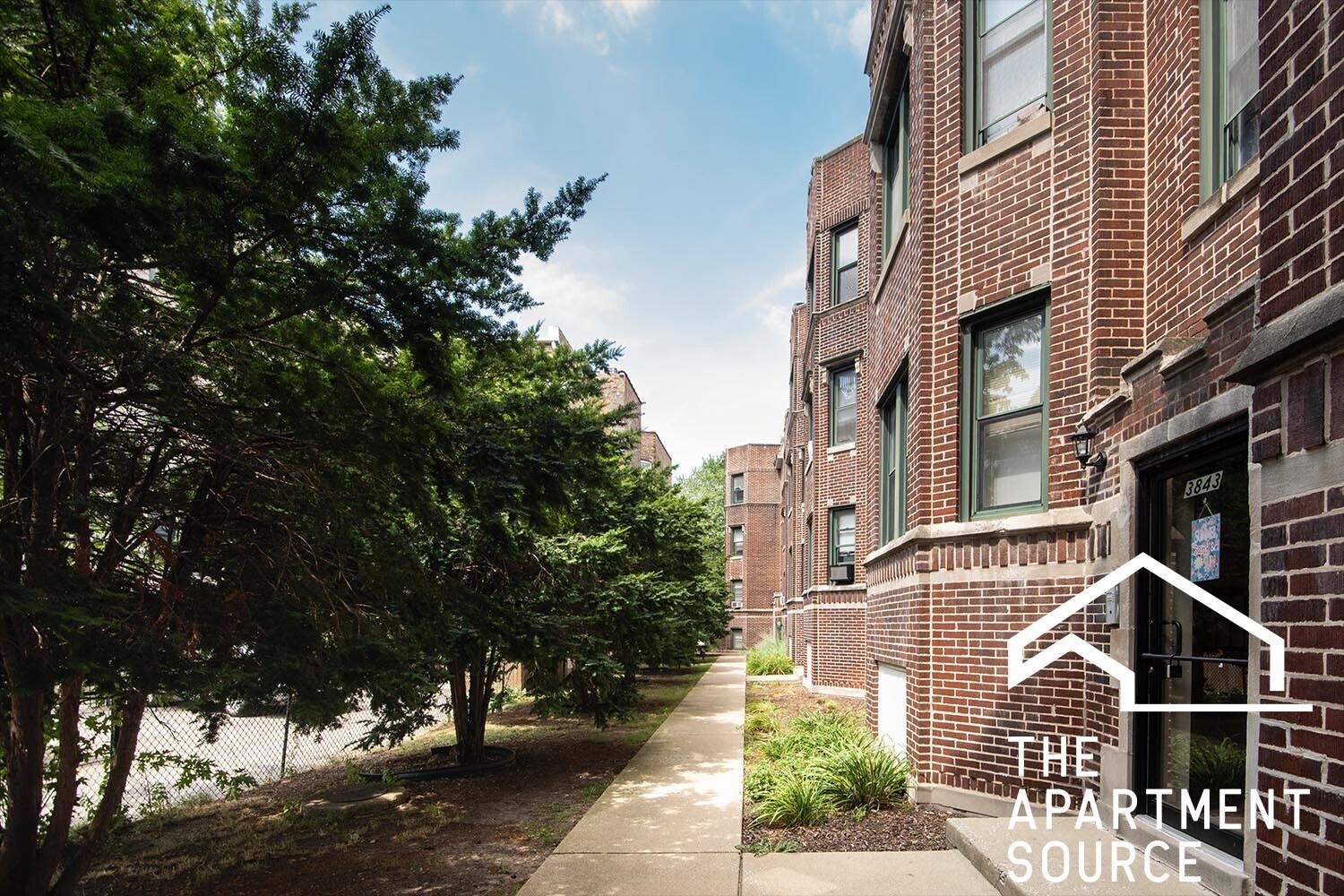 Building Photo - 3845 N Greenview Ave