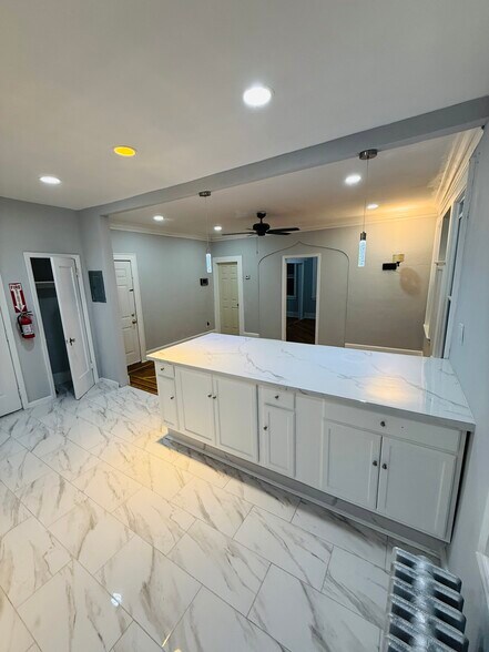 Building Photo - 15 Finlay Pl