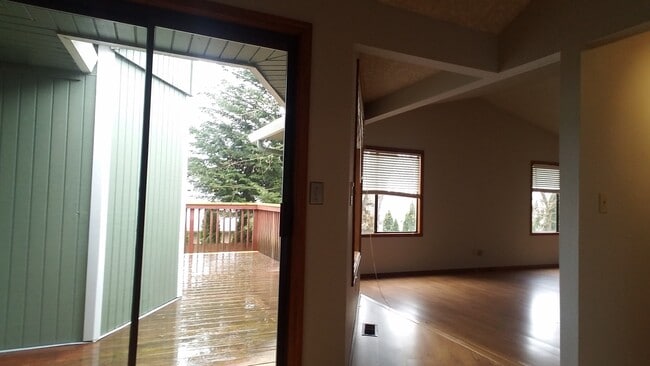 Building Photo - 1625 NW 31st Ave