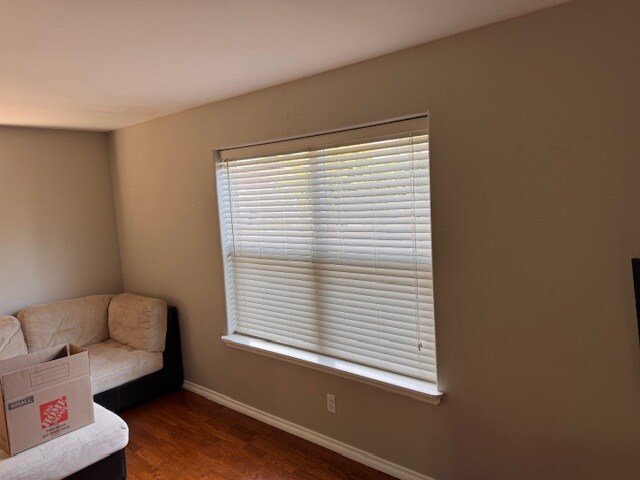 Building Photo - 415 Louis Ln